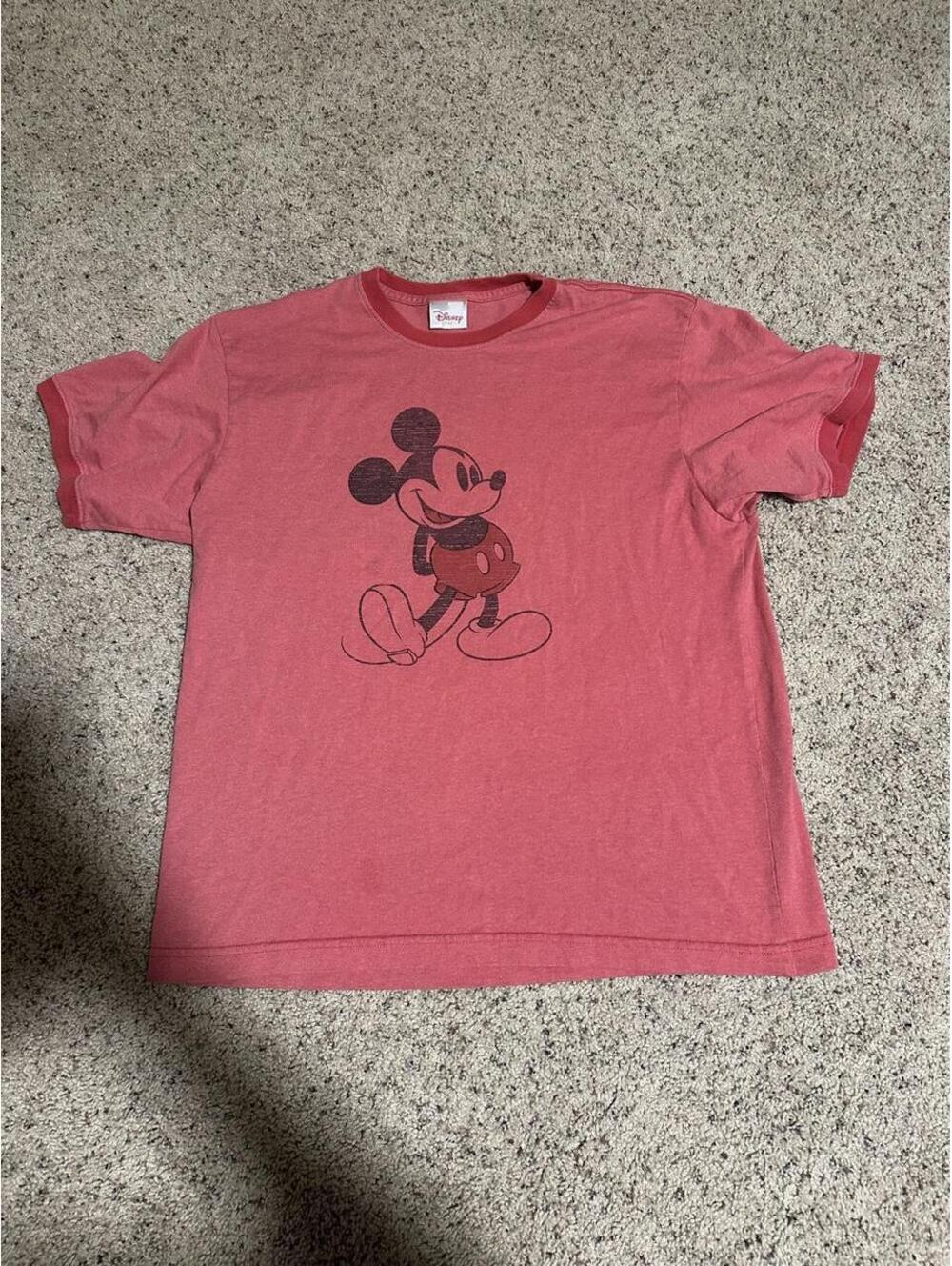 Disney Men's Pink and Red Tshirt